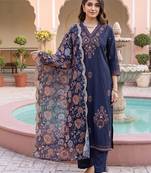 women ethnic motifs embroidered regular thread work kurta with trousers & with dupatta