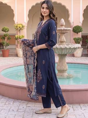 women ethnic motifs embroidered regular thread work kurta with trousers & with dupatta 2