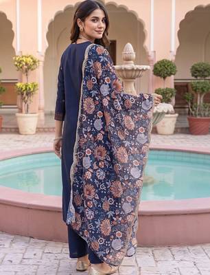 women ethnic motifs embroidered regular thread work kurta with trousers & with dupatta 3