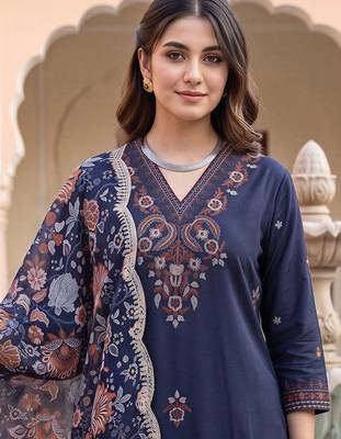 women ethnic motifs embroidered regular thread work kurta with trousers & with dupatta 5