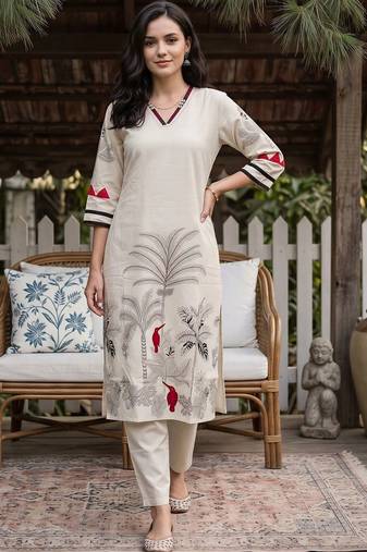 women ethnic motifs printed regular kurta with trousers