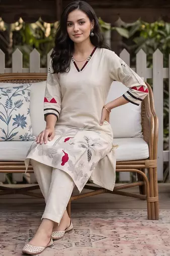 women ethnic motifs printed regular kurta with trousers