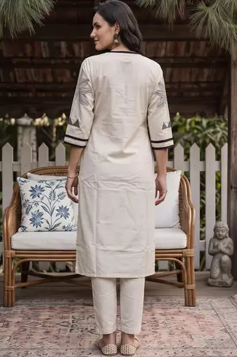 women ethnic motifs printed regular kurta with trousers