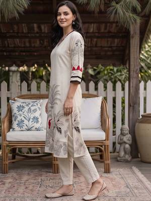 women ethnic motifs printed regular kurta with trousers 4