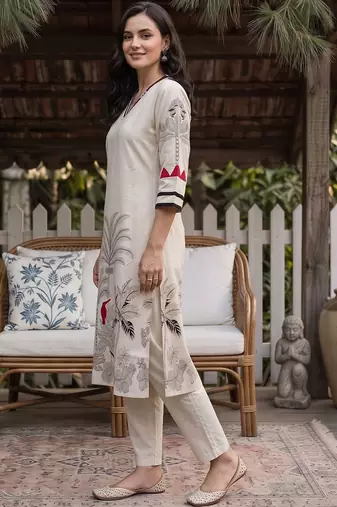 women ethnic motifs printed regular kurta with trousers