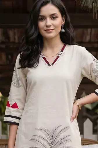 women ethnic motifs printed regular kurta with trousers