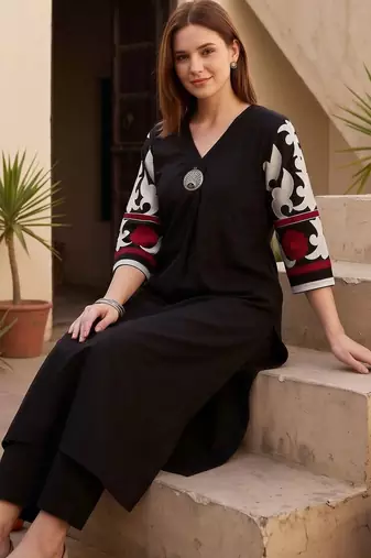 women ethnic motifs printed regular cotton kurta with trousers