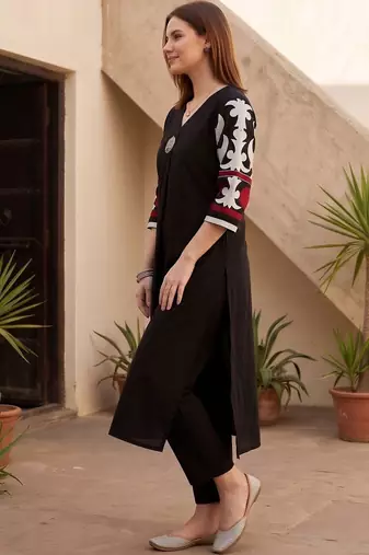 women ethnic motifs printed regular cotton kurta with trousers