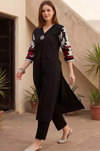 women ethnic motifs printed regular cotton kurta with trousers