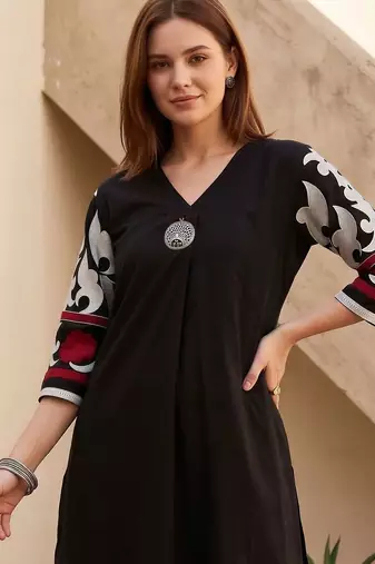 women ethnic motifs printed regular cotton kurta with trousers