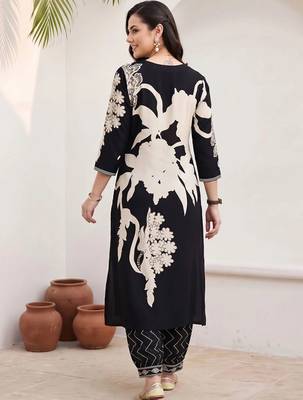 women floral printed regular kurta with trousers 3