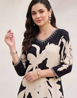 women floral printed regular kurta with trousers 4