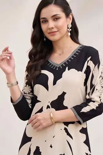 women floral printed regular kurta with trousers