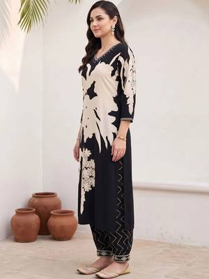 women floral printed regular kurta with trousers 5