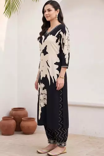 women floral printed regular kurta with trousers
