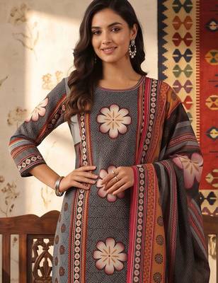 women ethnic motifs printed regular cotton kurta with trousers & with dupatta 3