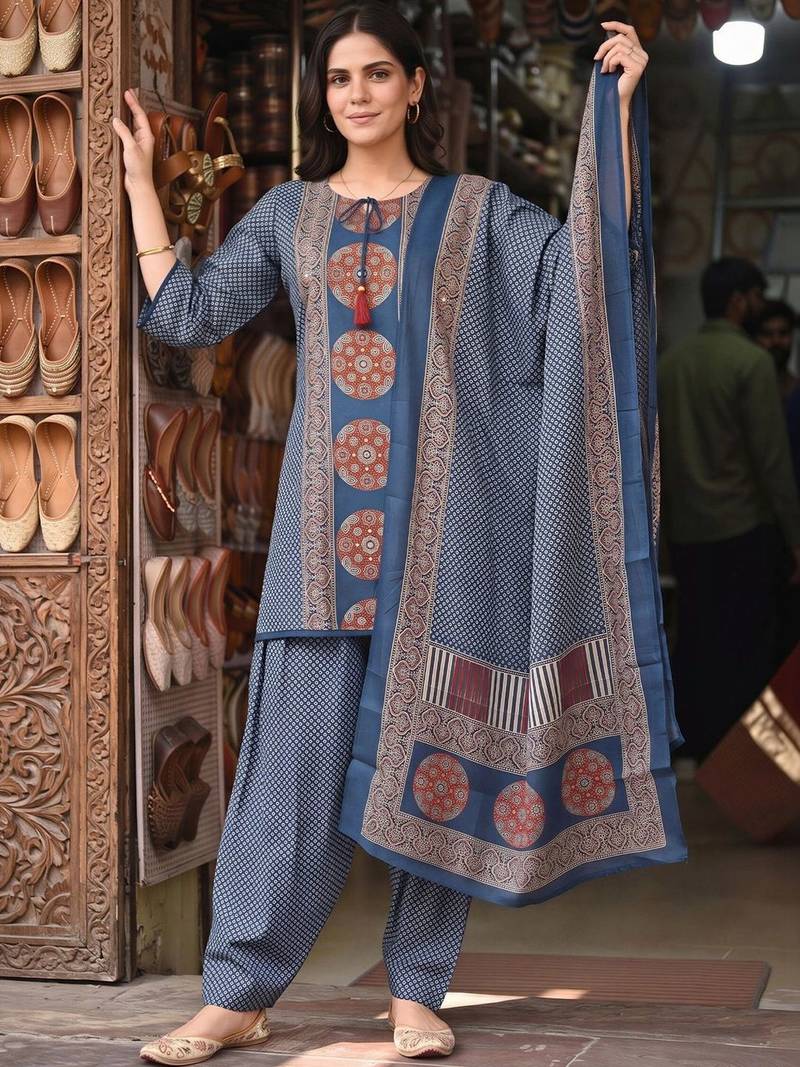 women ethnic motifs printed regular cotton kurta with patiala & with dupatta