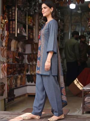 women ethnic motifs printed regular cotton kurta with patiala & with dupatta 3