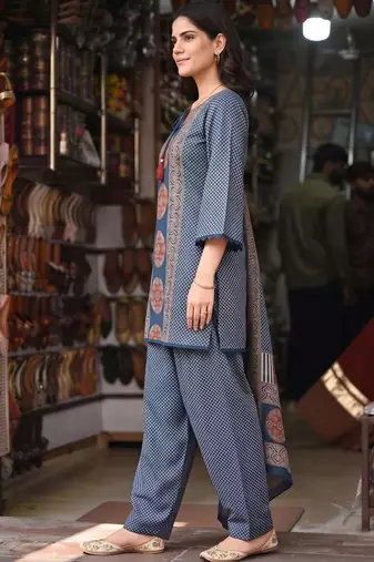 women ethnic motifs printed regular cotton kurta with patiala & with dupatta