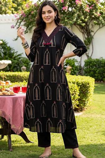women ethnic motifs printed regular cotton kurta with trousers