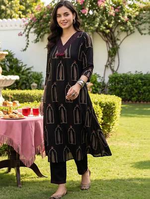 women ethnic motifs printed regular cotton kurta with trousers 5