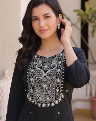 women ethnic motifs embroidered regular thread work cotton kurta with trousers 2