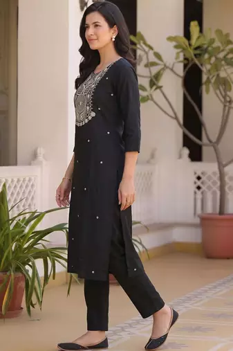 women ethnic motifs embroidered regular thread work cotton kurta with trousers