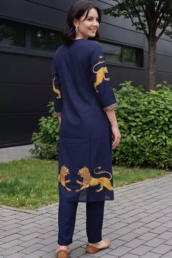 women ethnic motifs printed regular kurta with trousers