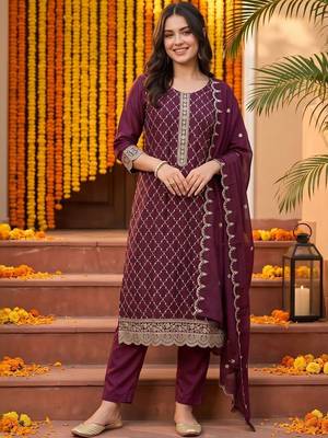 women ethnic motifs embroidered regular thread work kurta with trousers & with dupatta 1