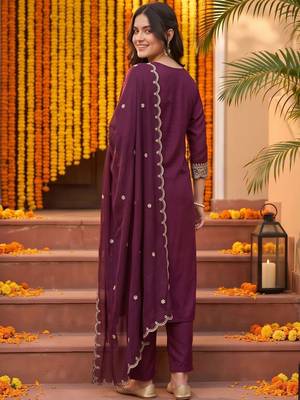 women ethnic motifs embroidered regular thread work kurta with trousers & with dupatta 3