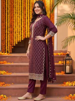 women ethnic motifs embroidered regular thread work kurta with trousers & with dupatta 4