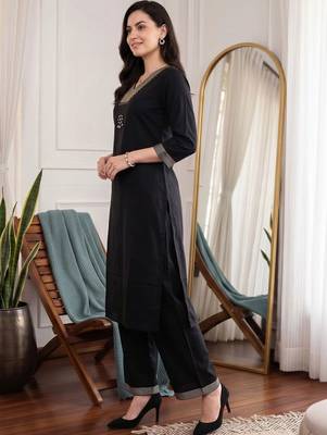 women ethnic motifs regular gotta patti kurta with trousers 4