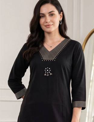 women ethnic motifs regular gotta patti kurta with trousers 6
