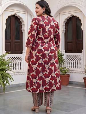 women floral printed regular cotton kurta with trousers 3