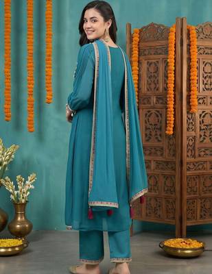 women ethnic motifs embroidered regular kurta with trousers & with dupatta 3