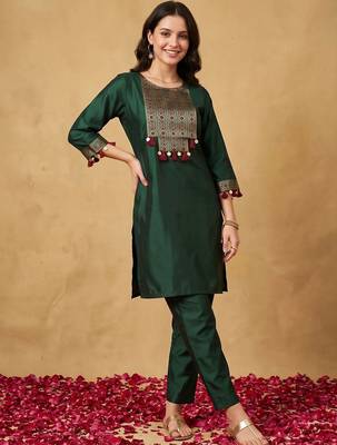 women ethnic motifs embroidered regular thread work liva kurta with trousers 1
