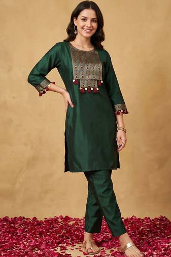 women ethnic motifs embroidered regular thread work liva kurta with trousers