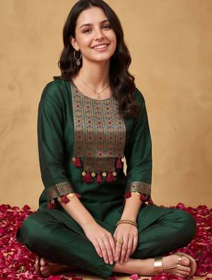 women ethnic motifs embroidered regular thread work liva kurta with trousers 2