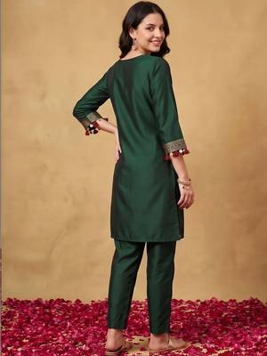 women ethnic motifs embroidered regular thread work liva kurta with trousers 3
