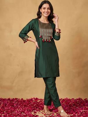 women ethnic motifs embroidered regular thread work liva kurta with trousers 5