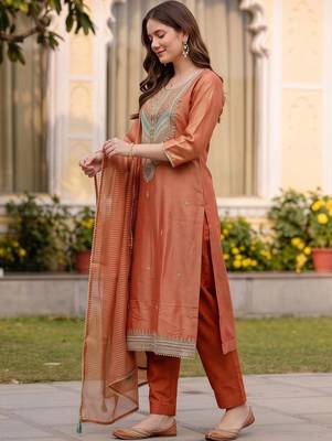 women ethnic motifs embroidered regular thread work kurta with trousers & with dupatta 3
