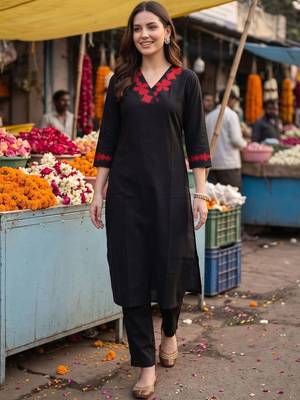 women floral embroidered regular thread work kurta with trousers 1