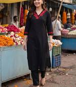 women floral embroidered regular thread work kurta with trousers