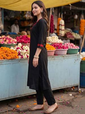 women floral embroidered regular thread work kurta with trousers 3