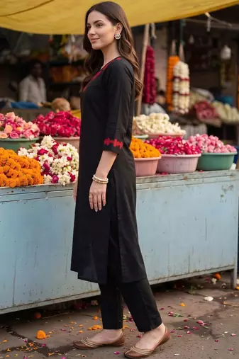 women floral embroidered regular thread work kurta with trousers