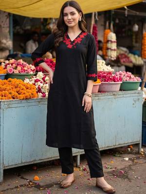 women floral embroidered regular thread work kurta with trousers 6