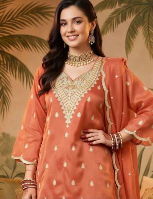 women ethnic motifs embroidered regular kurta with sharara & with dupatta 2
