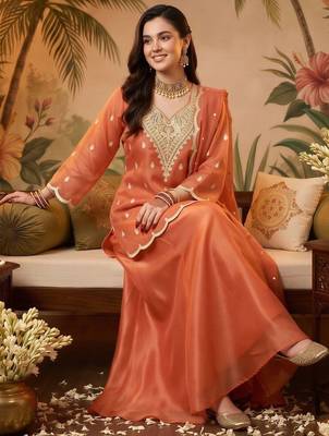 women ethnic motifs embroidered regular kurta with sharara & with dupatta 5