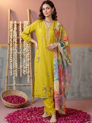 women floral embroidered regular thread work kurta with trousers & with dupatta 1
