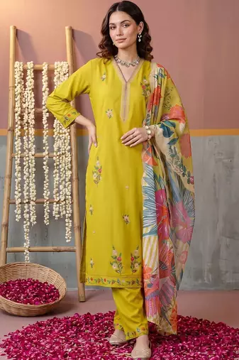 women floral embroidered regular thread work kurta with trousers & with dupatta